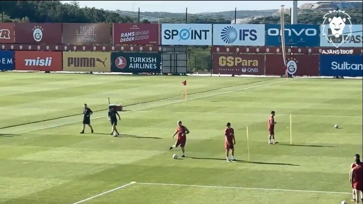 Mauro Icardi Kemerburgaz Metin Oktay Tesisleri'nde sahaya indi.