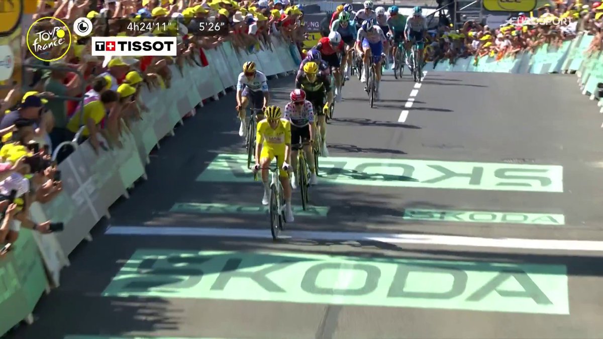 Por un segundo. POR UN SEGUNDO 😅 Van der Poel es nuevo líder. Pogacar cede el amarillo. #TDF2025