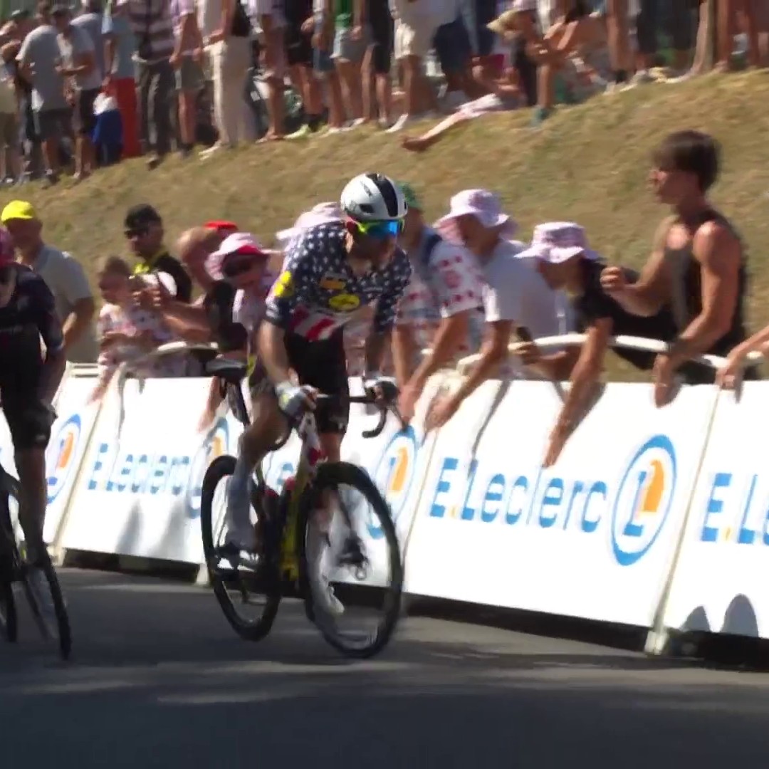 American Quinn Simmons won an intense battle for second place to earn his best-ever Tour de France stage finish! 🇺🇸 #TDF2025