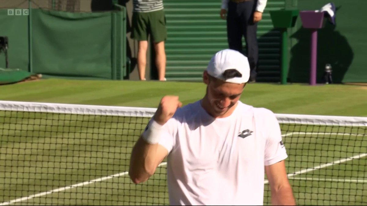 The first all-British duo to make the #Wimbledon men's double final since 1960! Take a bow, Julian Cash and Lloyd Glasspool. 👏 👏 🇬🇧 #BBCTennis