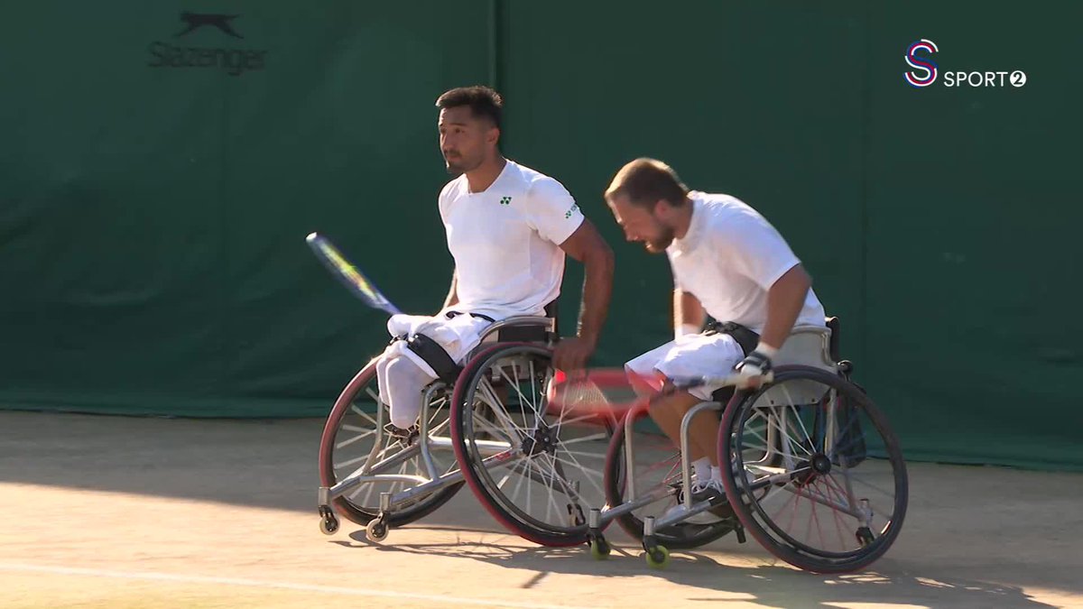 👏 Teşekkürler Ahmet Kaplan! 🎾 Wimbledon'da tekerlekli sandalye Quad kategorisinde yarı finalde Ramphadi-Slade çiftine mağlup olan Kaplan-Schroder ekibi turnuvaya veda etti. 🇹🇷 Temsilcimiz Ahmet Kaplan'ın Wimbledon mücadelesi teklerde devam edecek!
