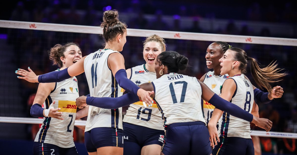 🇮🇹💥 Still. Unbeaten! Italy takes down Serbia 3-0 and keeps their perfect record alive in #VNL2025! A dominant performance against their historic rival — and the Azzurre just keep climbing. #Volleyball #BePartOfTheGame
