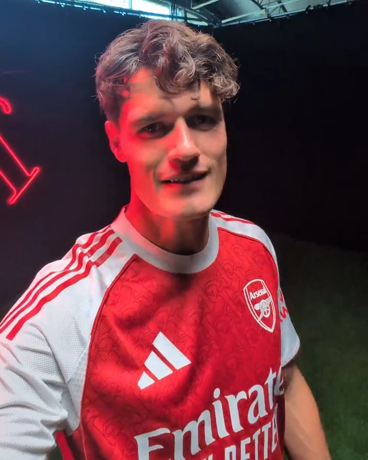 Our latest summer signing has something to say, Gooners... Over to you, Christian! 📞