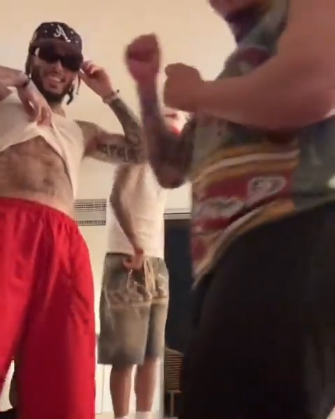 Lonzo and Gelo dancing 🕺🔥 They were going CRAZY 🤣 (via tmaccc17/TT)