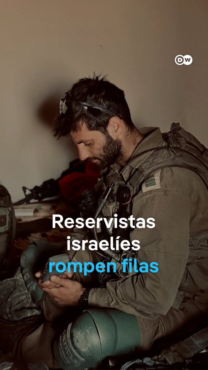 Reservistas israelíes denuncian la guerra en Gaza y se niegan a prestar servicio DW entrevistó a dos exreservistas israelíes que sirvieron en las FDI tras el inicio de la guerra en Gaza, pero que se niegan a seguir luchando. Seguir adelante con la guerra sólo sirve para la «supervivencia política» del gobierno de Netanyahu, aseguran.