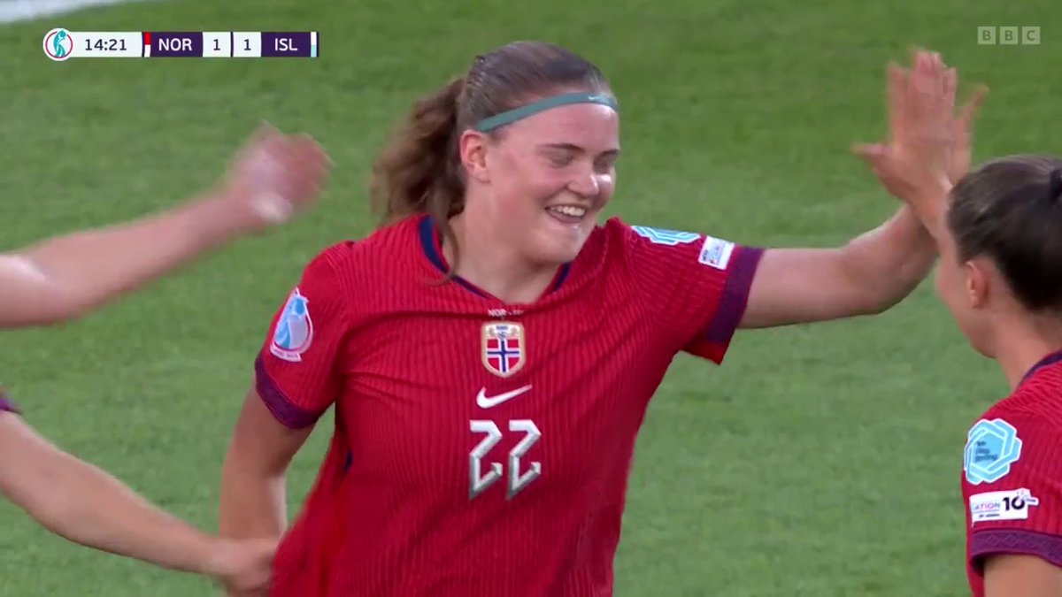 What a response! 🙌 Signe Gaupset equalises for Norway on her first start at a major tournament ✨ #WEuro2025