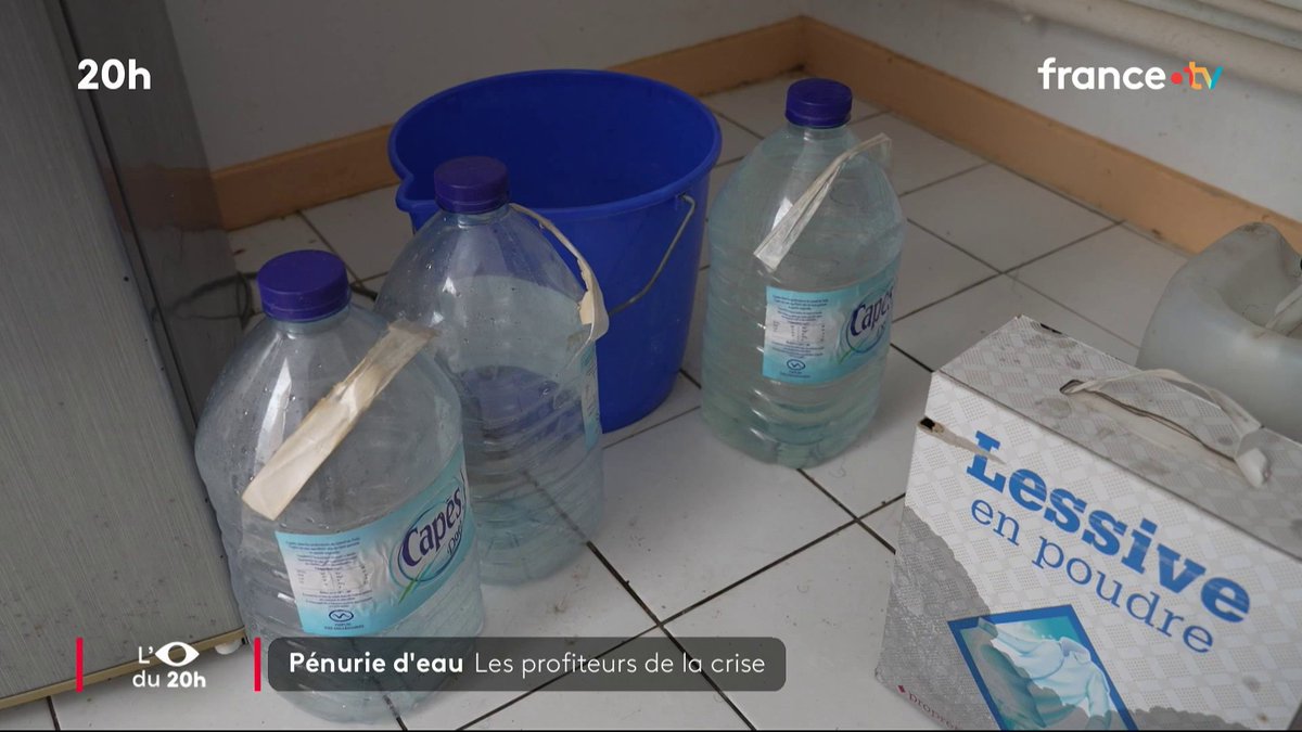 💧🔴 ENQUÊTE #JT20h : le marché noir de l’eau aux Antilles Face à la pénurie et aux défaillances du réseau de distribution, des profiteurs de crise la revende 30 à 40 fois plus cher. #Oeildu20h