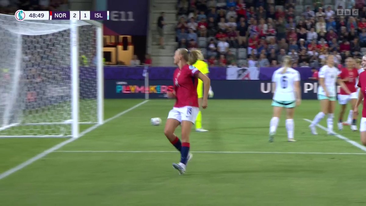 Gaupset ➡️ Maanum 😮‍💨 Frida Maanum with a lovely finish for Norway to make it 3-1. #WEuro2025