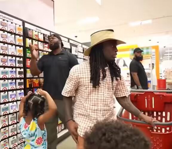 Kai Cenat was happy that MJ &amp; Londyn only spent $1400 during their shopping spree at target 😭😭