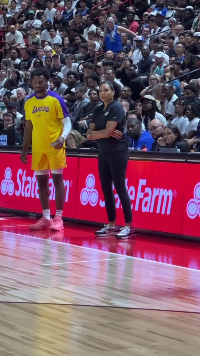 Lakers' summer league coach Lindsey Harding in action 👏