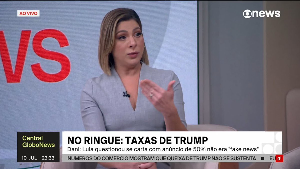 Apuração da Daniela Lima: o presidente Lula estava em reunião com ministros quando o presidente dos Estados Unidos, Donald Trump, publicou numa rede social a carta em que anunciou tarifa de 50% às exportações brasileiras. O ministro da Secretaria de Comunicação Social do governo, Sidônio Palmeira, entregou uma cópia a Lula, que disse: “Isso aqui é inacreditável. Parece mentira. Isso não é fake news?”. “O presidente da República leu a carta e, dado o tom absolutamente fora de qualquer padrão diplomático, mesmo para Trump nas outras 21 cartinhas que tinha enviado, achou que era fake news. Lula falou para ligar para o Itamaraty. ‘Vocês receberam essa carta?’, e o Itamaraty respondeu ‘não’. E aí o Lula diz: ‘Chamem o representante (da Embaixada dos Estados Unidos) de novo’”, diz Daniela Lima. Saiba mais. ➡ Assista à #CentralGloboNews: #GloboNews