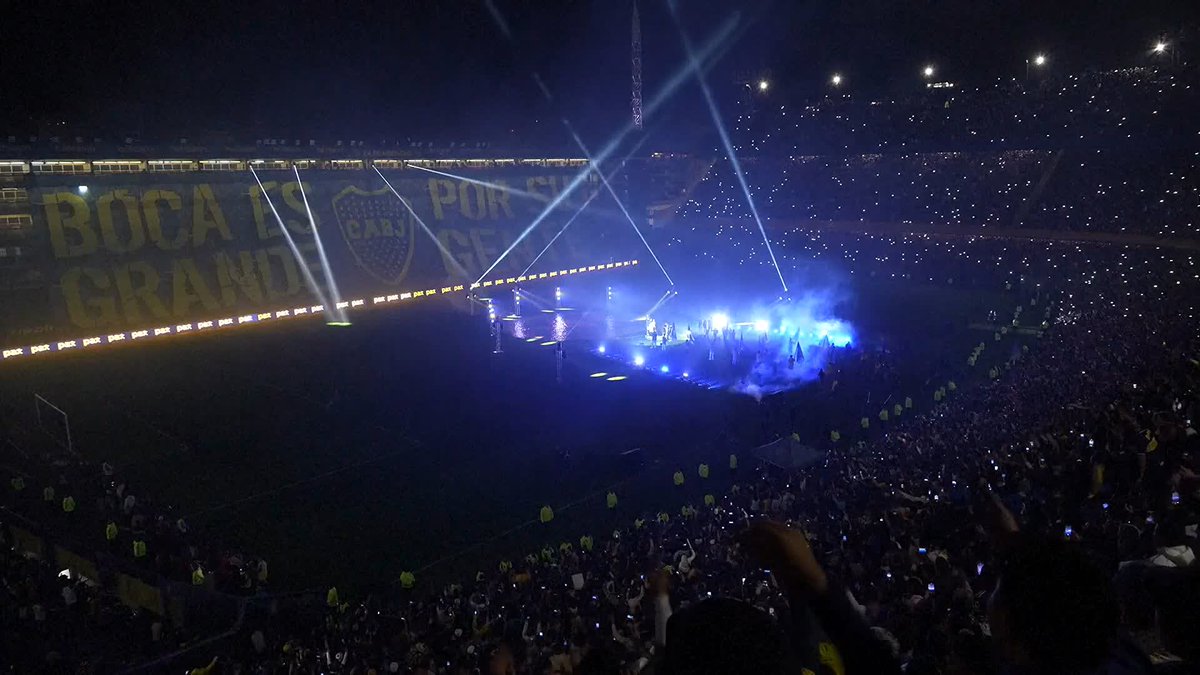 What an introduction from Boca Juniors for their new signing Leandro Paredes 🎆