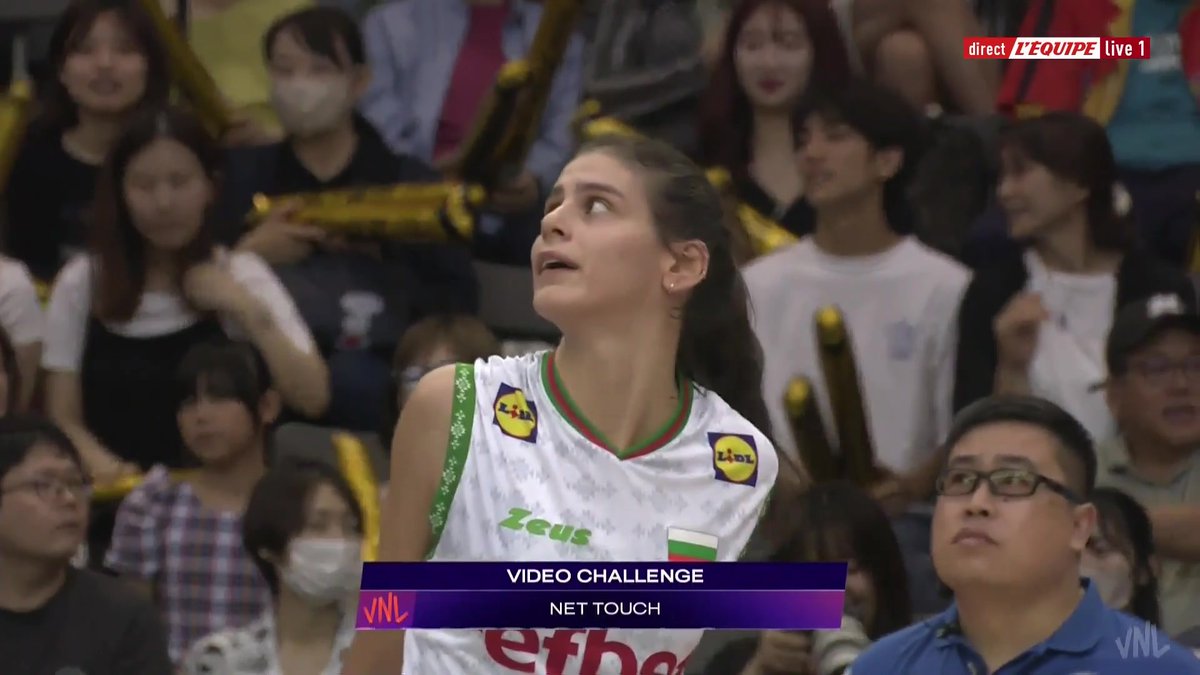 🇫🇷🏐🇧🇬 Une série de services impressionnante d'Iman Ndiaye et les Bleues remportent cette troisième manche ! Le match à suivre sur L'Équipe live > #lequipeVOLLEY