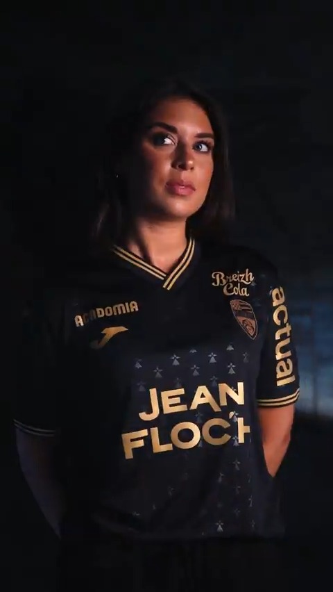 📍 𝘾𝙝𝙖̂𝙩𝙚𝙖𝙪 𝙙𝙚 𝙎𝙪𝙨𝙘𝙞𝙣𝙞𝙤 Un monument historique de notre territoire pour mettre en lumière notre nouvelle tunique 𝙏𝙝𝙞𝙧𝙙. 🔓 Maillot disponible sur notre boutique en ligne et au 35 rue du Port à Lorient ➡️ 🤝 Joma Sport