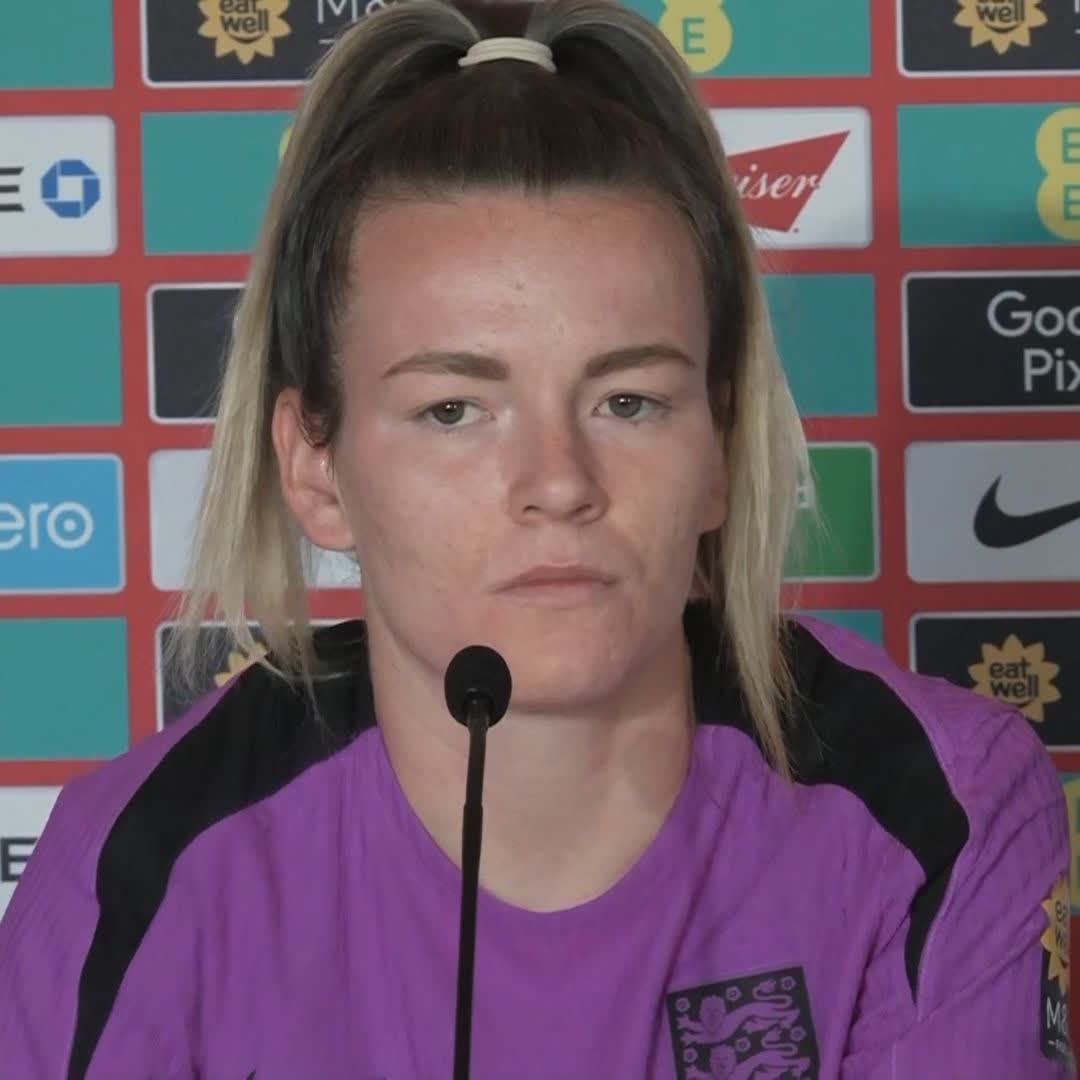 "It's proof that women's footballers are great" 👏 Lauren Hemp reacts to Olivia Smith's record breaking £1m transfer from Liverpool to Arsenal 💰