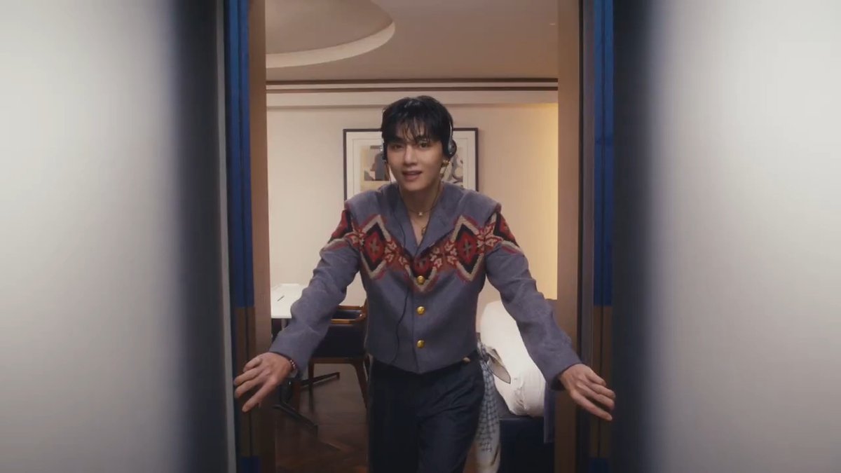 CELINE Printemps 2026 with #Taehyung CELINE #CELINE #CELINESPRING2026 #MICHAELRIDER #CentralPhuket CREDIT : Photos courtesy of CELINE Discover more at CELINE 📍Fl. 1, Central Phuket