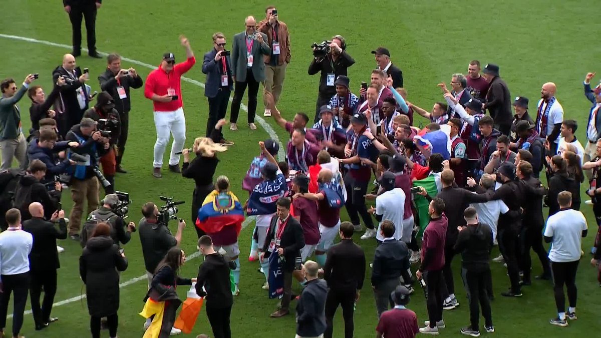 "We NEVER knew that she was going to turn up..." Ashley Barnes reacts to Natasha Bedingfield’s surprise visit at Burnley’s promotion party 🥳