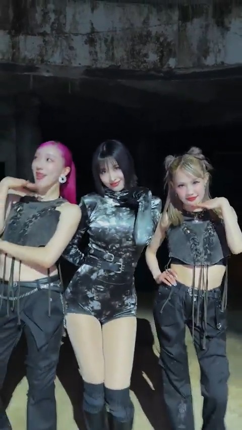 THIS IS FOR #OJOGANG 💚 4⃣ Listen [THIS IS FOR] 4⃣ #TWICE #트와이스 #MOMO #모모 #OJOGANG