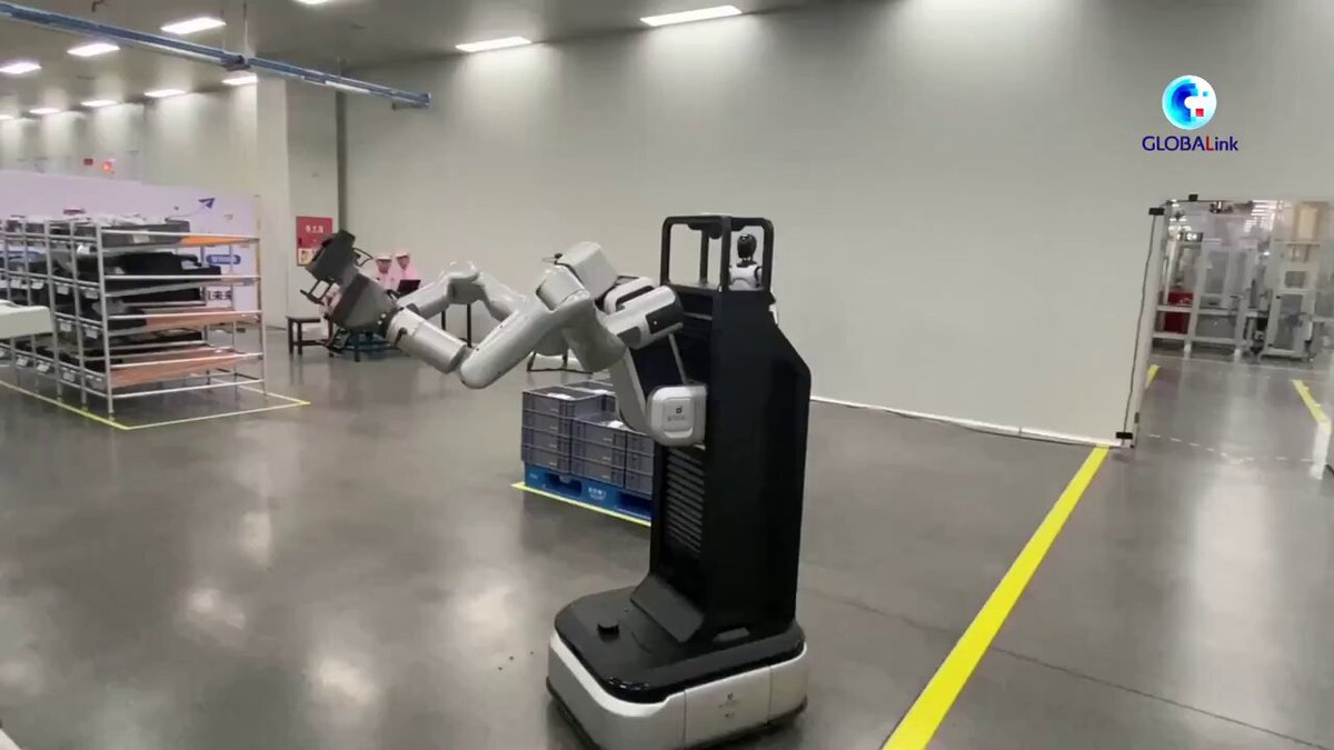 🇨🇳🤖️Chinese robots have proven that, one day, easy repetitive labor will be replaced. 3 hours, 0 errors. China's self-developed humanoid robots moved 800 boxes in an auto factory, with the entire process livestreamed.
