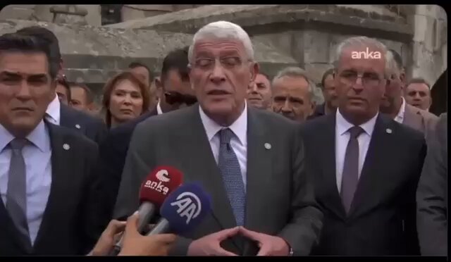 Irak’ta görev yapmış bir eski asker, “Biz bugünü görmek için savaşmadık” diyerek Barış Süreci’ne tepki gösterdi. Dervişoğlu’na “Hakkımı helal etmiyorum” dedi. Dervişoğlu o askeri alnından öptü.