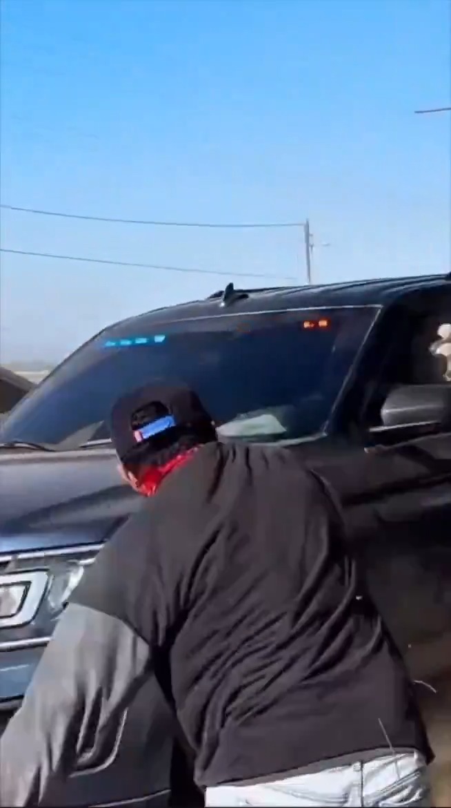 "Mostly peaceful" "protesters" throw rocks at ICE vehicles after they arrested illegal invaders in Camarillo, CA. I'm sure the FBI and other alphabet agencies will be mobilizing the full force of federal law enforcement, like they did after people they didn't like walked around the US Capitol building, to find and prosecute these insurrectionists. Just kidding - these are actual criminals. That won't happen... #rural #cops #ICE #insurrection #illegals #crime #FailedState #california #camarillo
