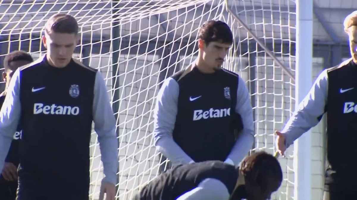 🗣️ "No sign of Gyokeres today and I don't think there will be tomorrow either" Portuguese football journalist David Novo says Arsenal target Viktor Gyokeres has not turned up to Sporting training 🟢