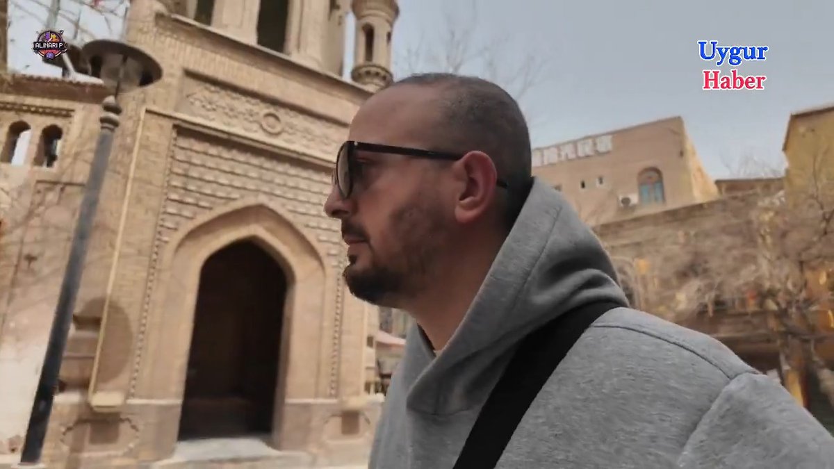 Cumanız mübarek olsun. Kaşgar’a giden Türk turist, Cuma namazı kılacak açık bir cami bulamadı. Ünlü Héytgah Camii müzeye çevrilmiş; haritadan bulduğu diğer camilerden biri mühürlenmiş, biri mağazaya dönüştürülmüş, bir diğeri ise çoktan yıkılmış …