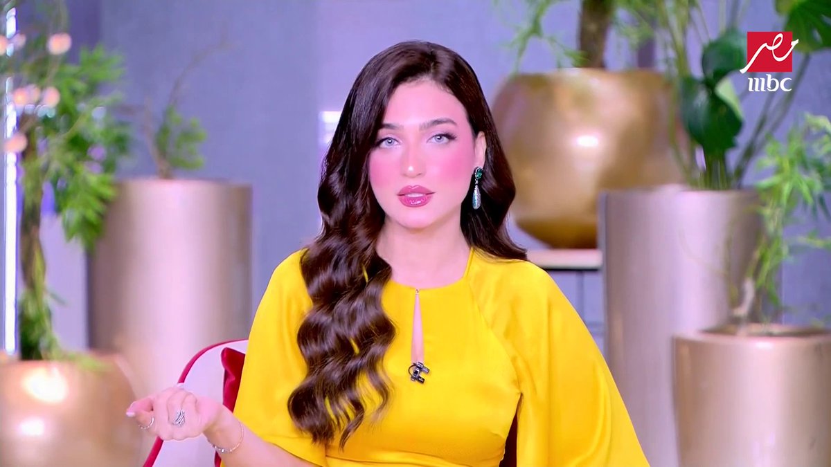 ياسمين عز: لما ترجعي من برة و تغيري هدومك لازم تتغسل.. مافيش حاجة اسمها أنا مابعرقش .. ومافيش حاجة اسمها هحط برفان.. ومافيش حاجة اسمها أنا ريحتي مسك.. لا انتي مش ريحتك مسك ولا حاجة.. احنا اللي شامين يا حبيبتي مجاناً على شاهد برنامج #كلام_الناس يعرض من الخميس – الأحد الساعة 6 مساءً بتوقيت القاهرة على #MBCMASR لمتابعة البث المباشر