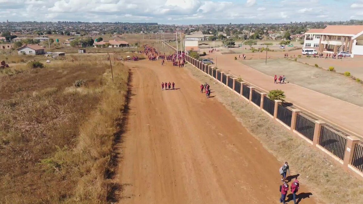 USD2Mln China aid 🇨🇳 project in Hatcliff. The Headboy and Headgirl speak! Friends Forever👏🏽 The Herald Zimbabwe Chinese Embassy in Zimbabwe Jameel Mustafa Asani (Wadi Mpemba) Farai Maguwu TheNewsHawks ZBC News 𝑲𝒖𝒅𝒛𝒂𝒊 𝑴𝒖𝒕𝒊𝒔𝒊 Ministry of Information, Publicity & Broadcasting