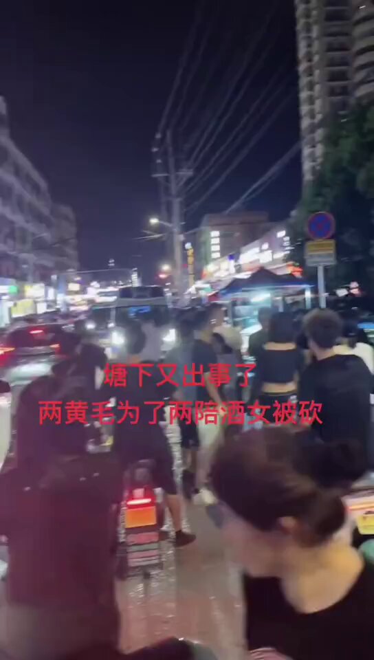 “世界第一安全国的中国却频频出现互砍事件” 7月11日，浙江温州瑞安市，两个中国特色社会主义青年因为女伴的相互争吵，拔刀相向。 【慎入】敏感视频放入评论区，可能造成极度不适