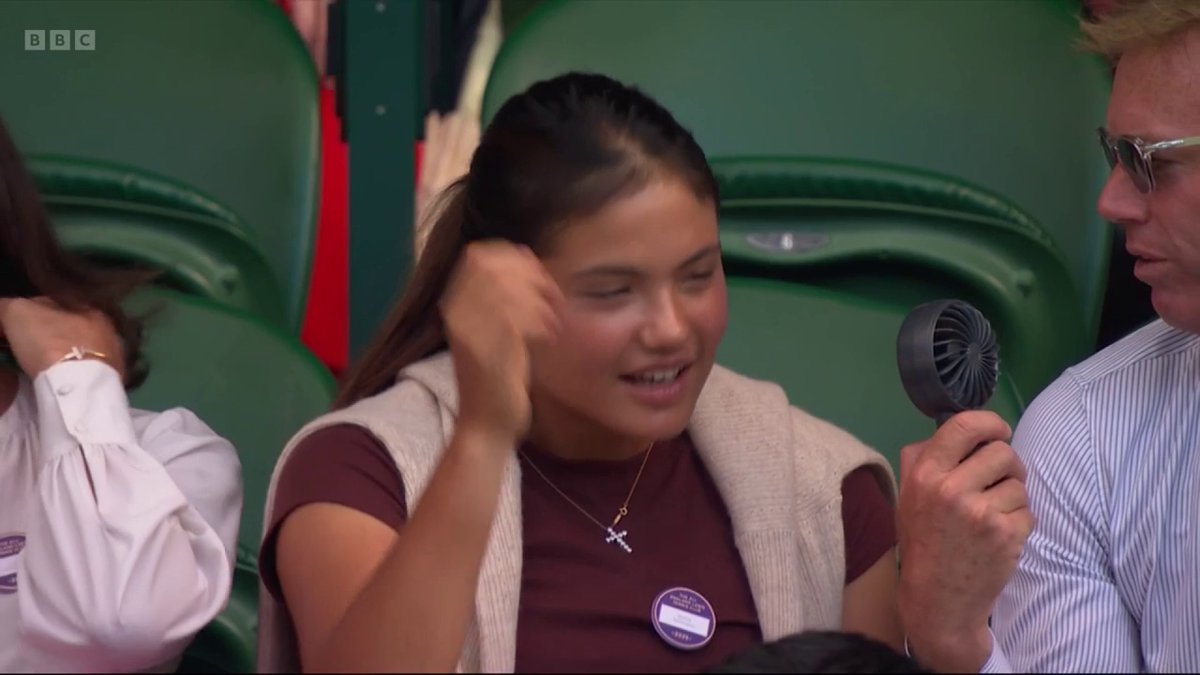 Emma Raducanu staying cool on Centre Court 🪭