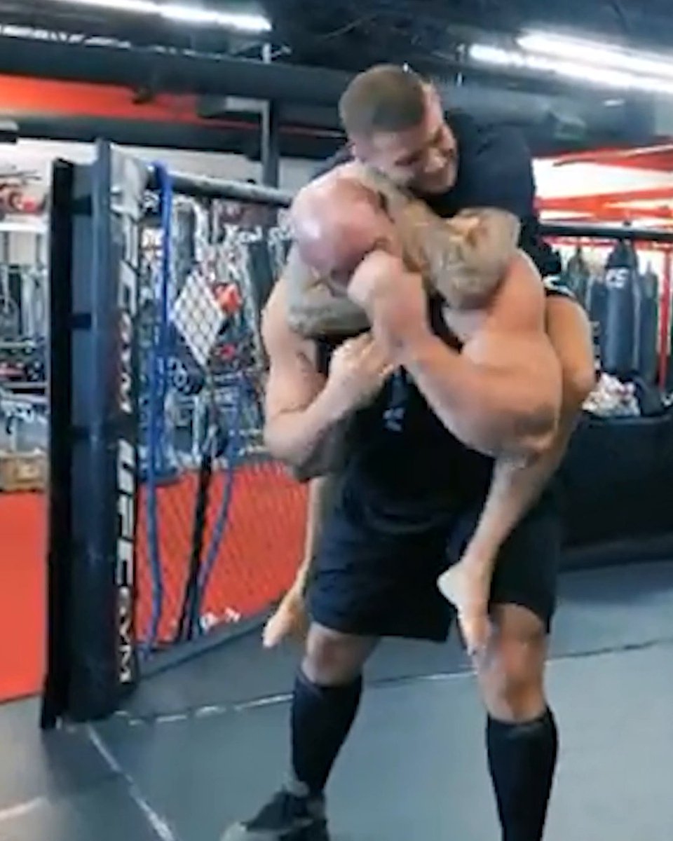 When Dustin Poirier made 4x World's Strongest Man, Brian Shaw, tap out 😤 #UFC318 (via SHAWSTRENGTH/YT)