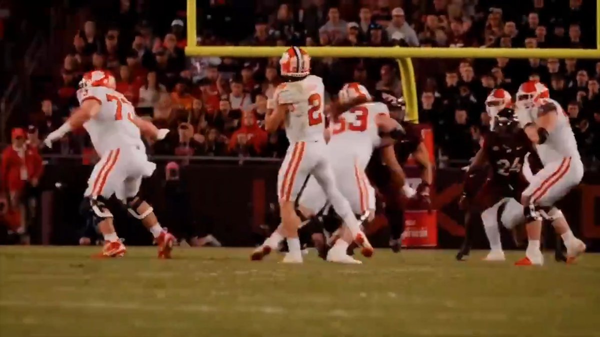 2026 NFL Draft Summer Scouting 🔍 Clemson QB Cade Klubnik has the tools, experience, and mobility to rise in a wide-open QB class. Can he take the next step in 2025? Full breakdown on the channel. #NFLDraft #CollegeFootball #Clemson