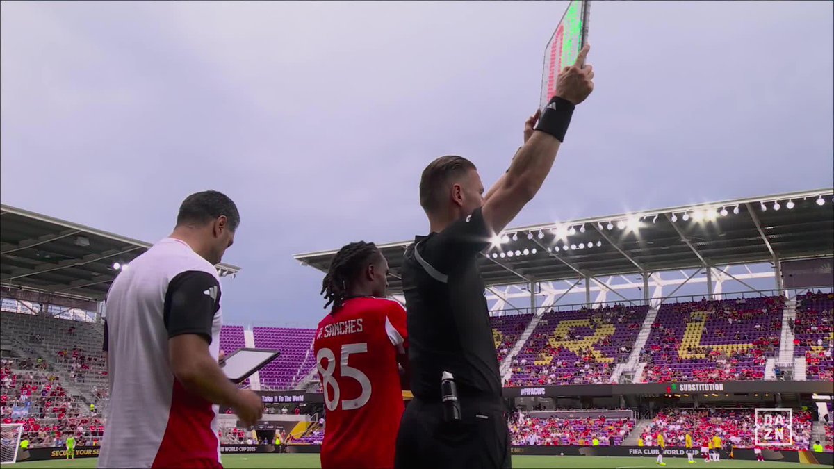 orkun kökçü benfica'nın hocasıyla kavga etmiş ne diyosunuz seker mi bize?