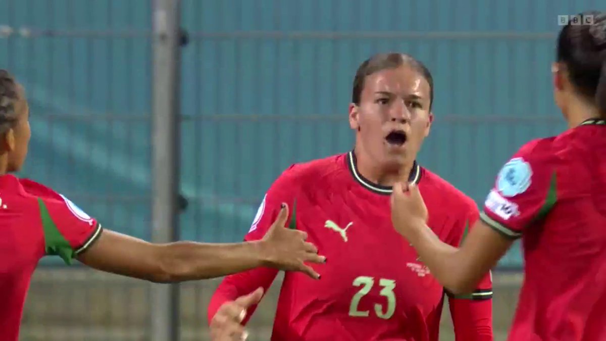 Pin-point pass, fine finish 👌 They're heading for the Euro 2025 exit door but Portugal equalise through Telma Encarnacao 🇵🇹 #WEuros2025