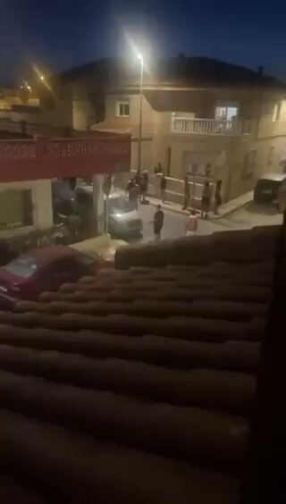 🔪 Los invasores se han rearmado y salen a buscar a vecinos de Torre Pacheco. Afortunadamente, en pocas horas llegará Dani Dsk a responder contundentemente. ¿Porque no tendrás pensado hacer otra concentración pacífica y calmar los ánimos junto a la UIP, no? Un abrazo, siempre fuertes y todas esas soflamas tan tuyas.