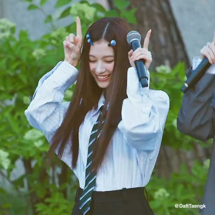 사나 이라이라 백번 봐.. 미친 귀여움이야🥹