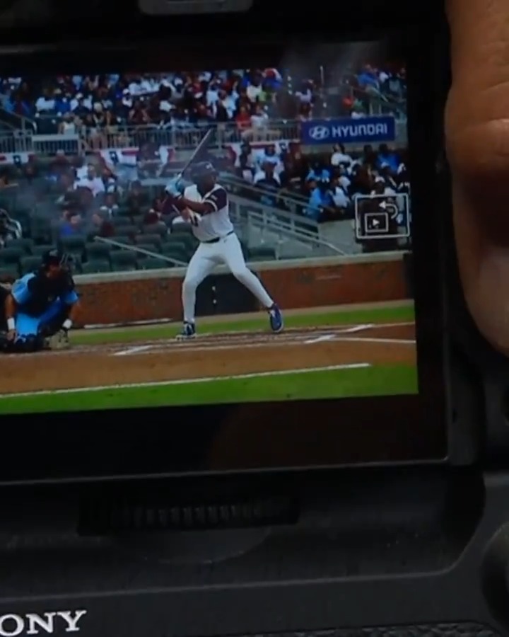 Hitting a home run and getting back to the dugout only to have Ken Griffey Jr. show you the pictures he took of your home run swing 🤩 📺 HBCU Swingman Classic presented by T-Mobile
