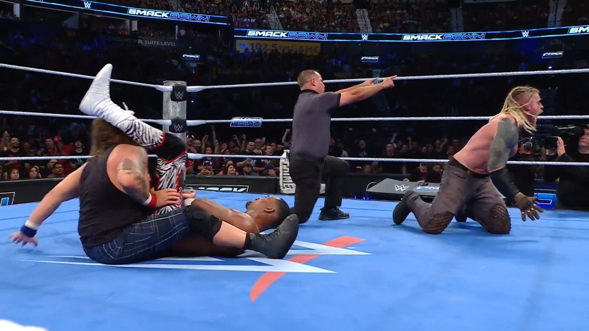 NEW TAG TEAM CHAMPS! 🤯 The Wyatt Sicks just sent a message to the entire SmackDown Tag Team Division...