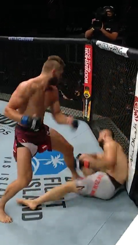 5年前の今日、イリーがUFCデビュー戦を2RKOで飾った📝