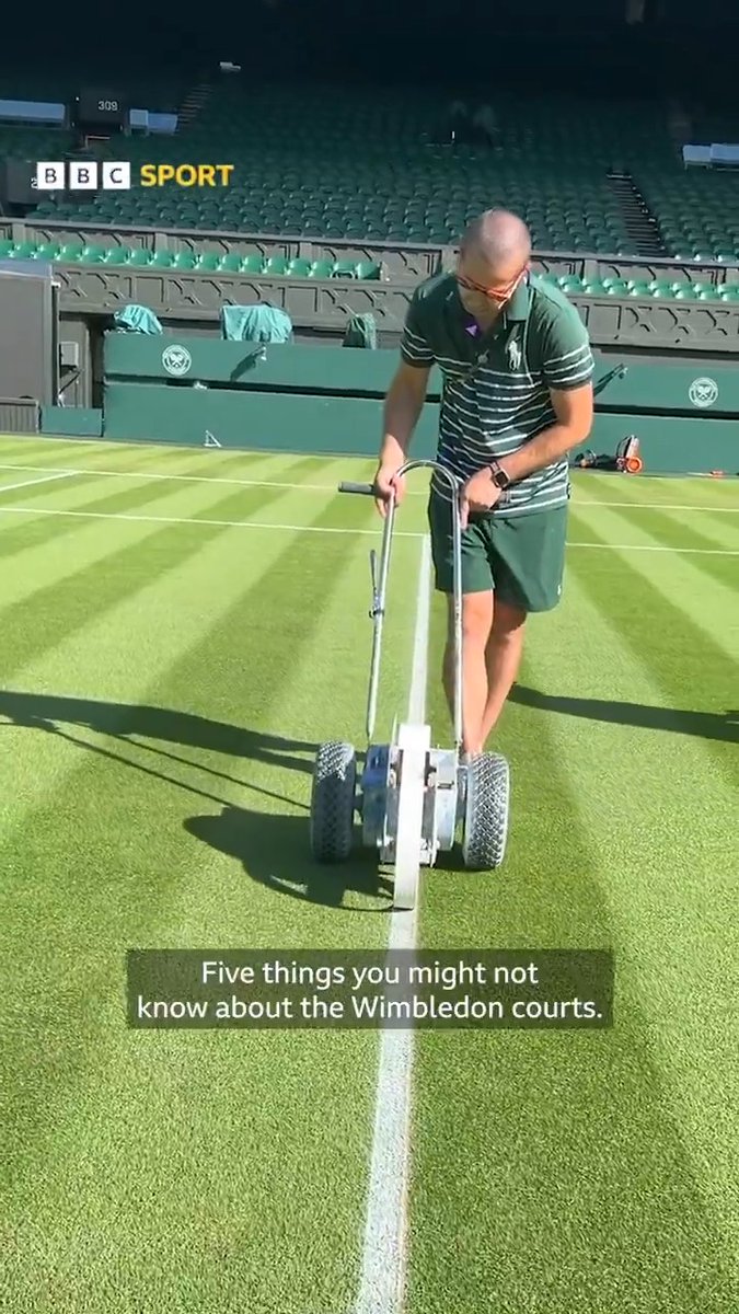 It takes a lot of hard work and dedication to keep the courts absolutely perfect at #Wimbledon 🌱👌