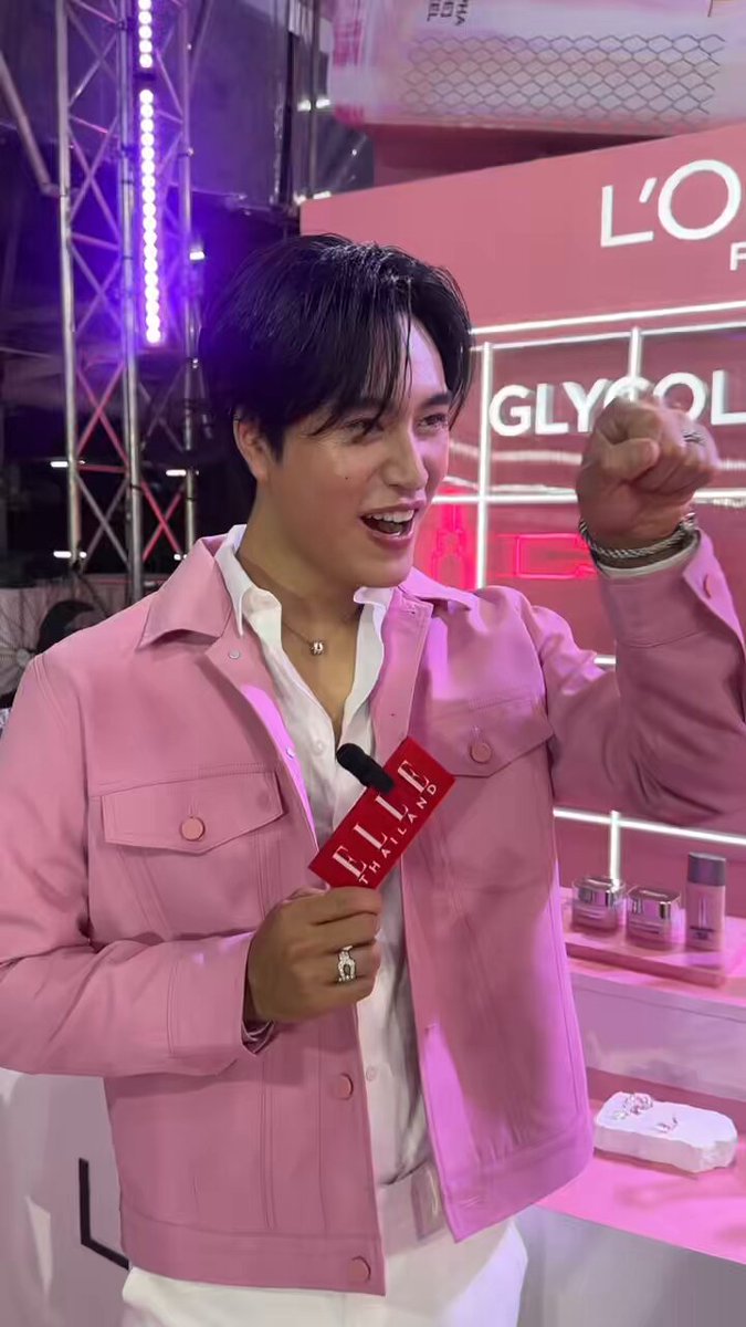 #ELLEAskMeAnything "หากสามารถใช้ชีวิตเป็นอีก 1 คาแร็กเตอร์ในการ์ตูนได้ 1 วันอยากเป็นใครและเพราะอะไร" แอลชวนเหล่าคนดังมาจินตนาการกันอีกครั้งกับหลากหลายคาแร็กเตอร์ที่อยากเป็น นำทีมโดย #Gemini_NT #janeeyeh #khunfour #TaewaewNatapohn และ #juneiperb0i มาฟังกันเลย! #ELLEThailand