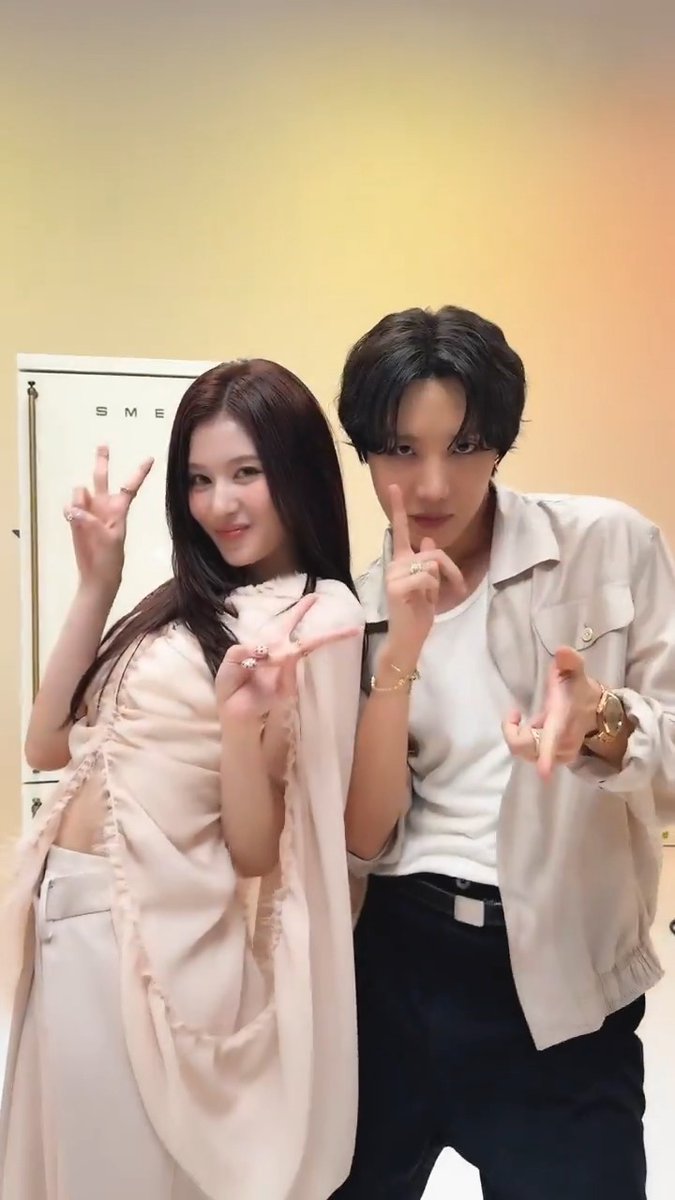 THIS IS FOR #jhope 4️⃣ Listen [THIS IS FOR] 4️⃣ #TWICE #트와이스 #THISISFOR #SANA #사나 #BTS #제이홉