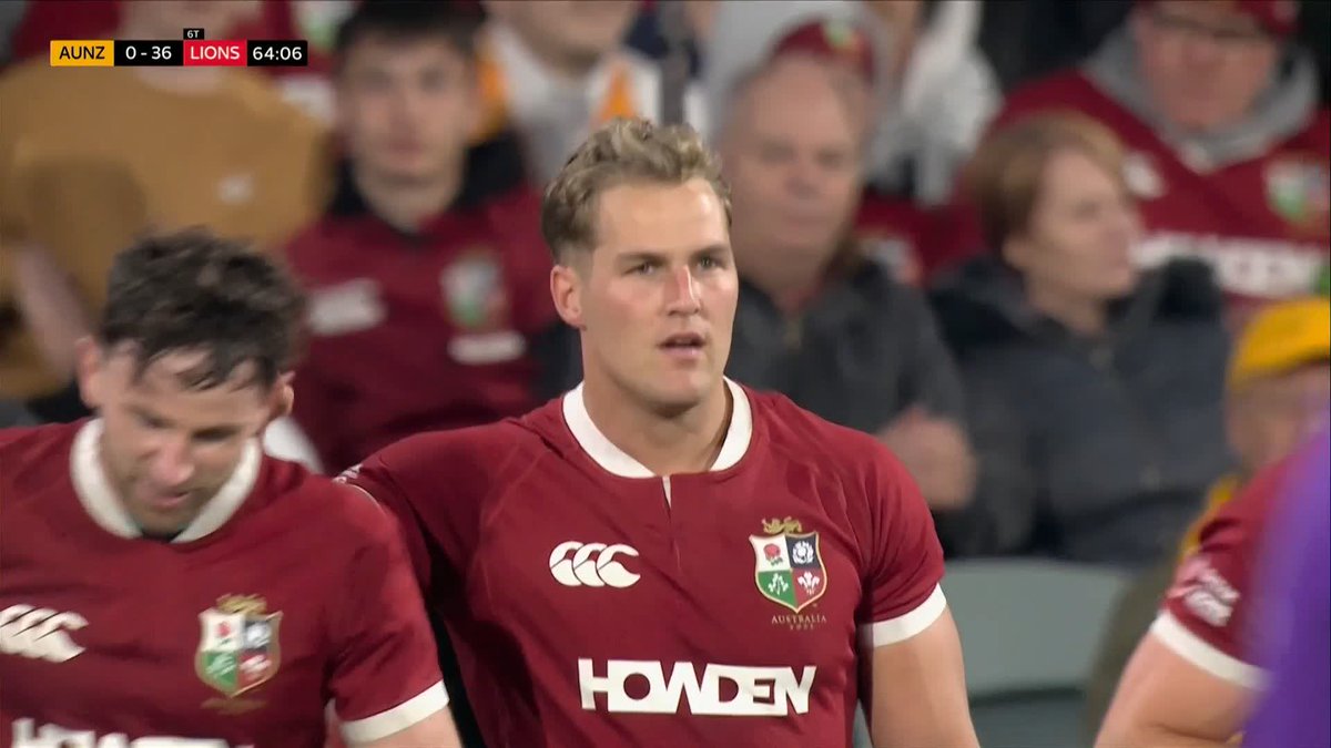 It's a HAT-TRICK of tries for Duhan van der Merwe! 🦁