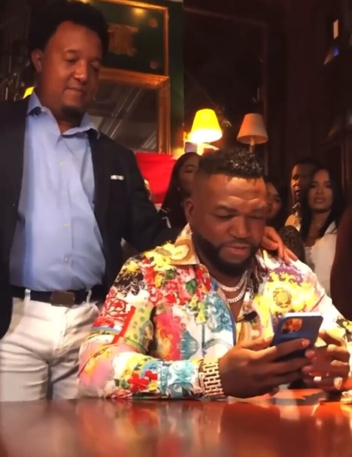 When David Ortiz got the call from the Hall of Fame with Pedro Martinez by his side 🥹🇩🇴