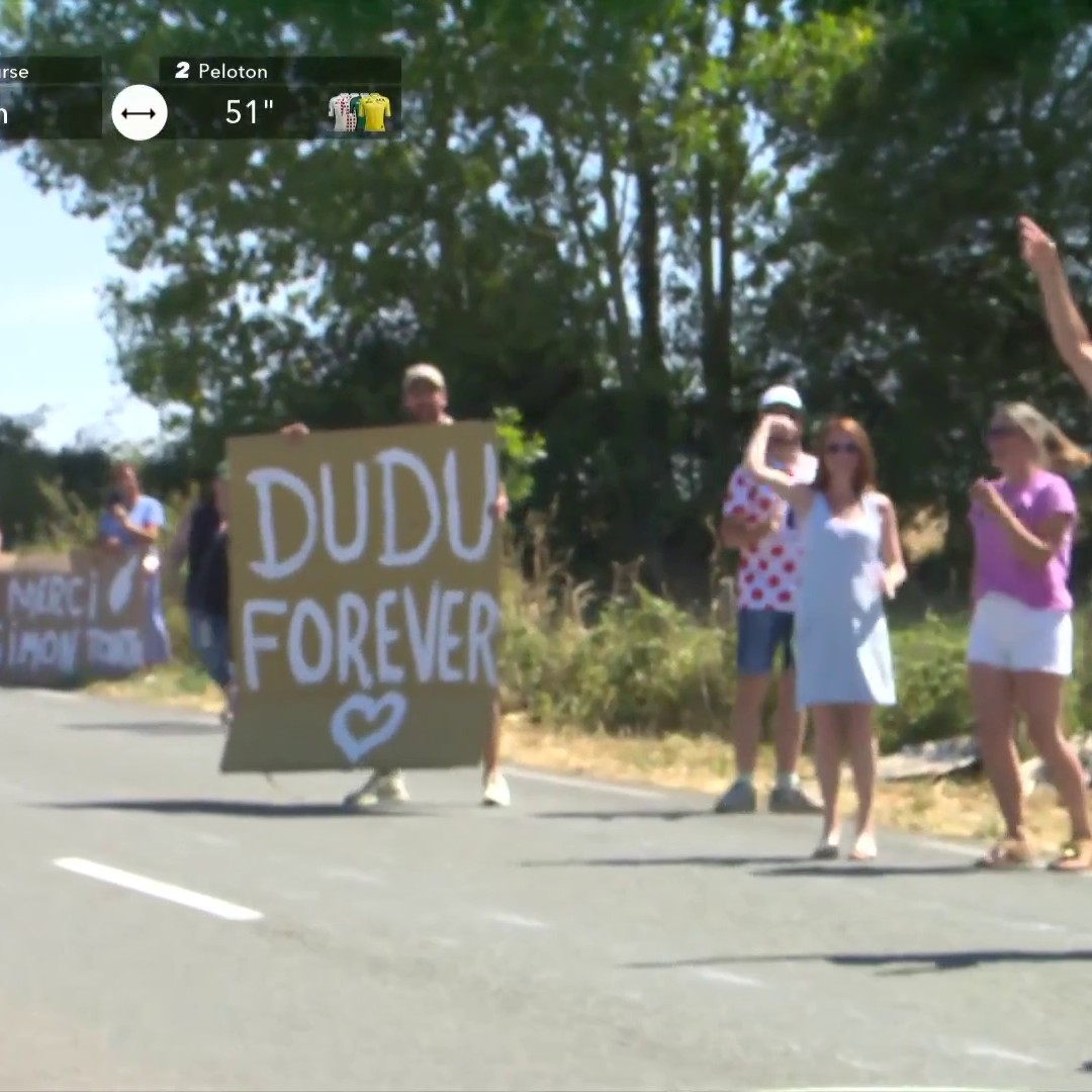 😆 A Ballots, terre de notre consultant, découvrez le virage Jacky Durand... en ligne droite ! #LesRP #TDF2025