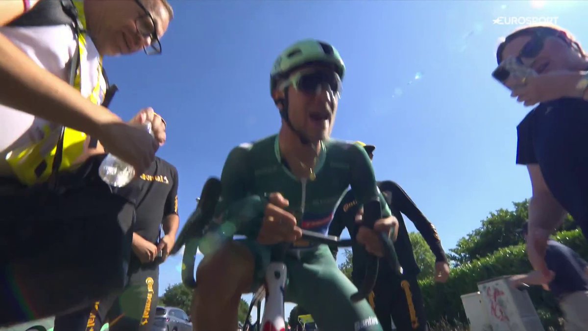 With Merlier missing from the front row, Jonathan Milan had an easier mission to win his first ever Tour de France stage but he did it alone, kudos for that. 👍 2nd place Wout van Aert did his best sprint of the year here, very promising. #TDF2025