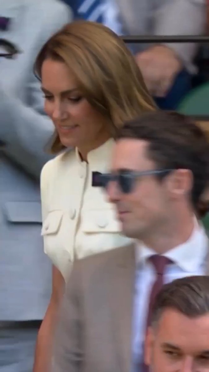 The #PrincessofWales looked radiant as she arrived in the Royal Box to watch the Wimbledon Women’s Singles Final, receiving a standing ovation and huge cheer from the crowd 🎾 📷: Wimbledon #PrincessKate