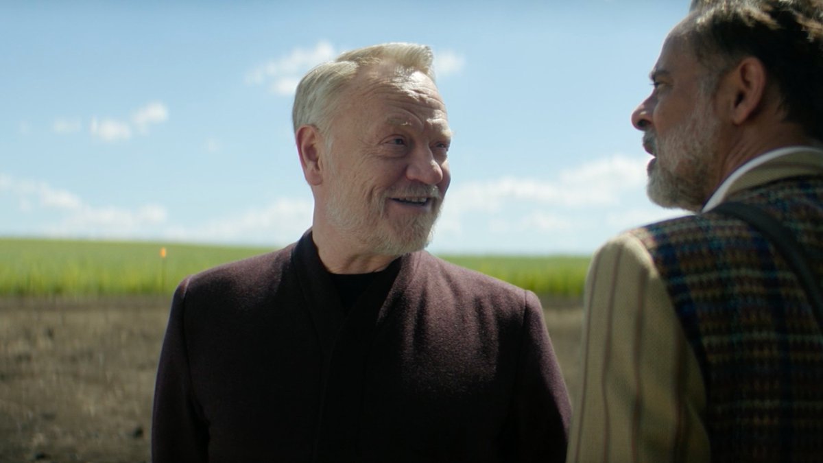 Professor Ebling Mis saw the signs of a Third Crisis. So he turned to the only man who could solve it: Hari Seldon.