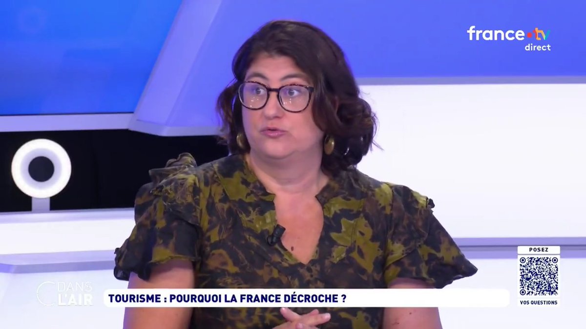 "Le départ en #vacances est un marqueur social. 36% des Français ne partent pas cette année. Les bas #revenus partent en France en voiture, chez de la famille ou des amis; les plus hauts revenus vont eux multiplier les #voyages, en France et à l'étranger."Sandra Hoibian #Tourisme